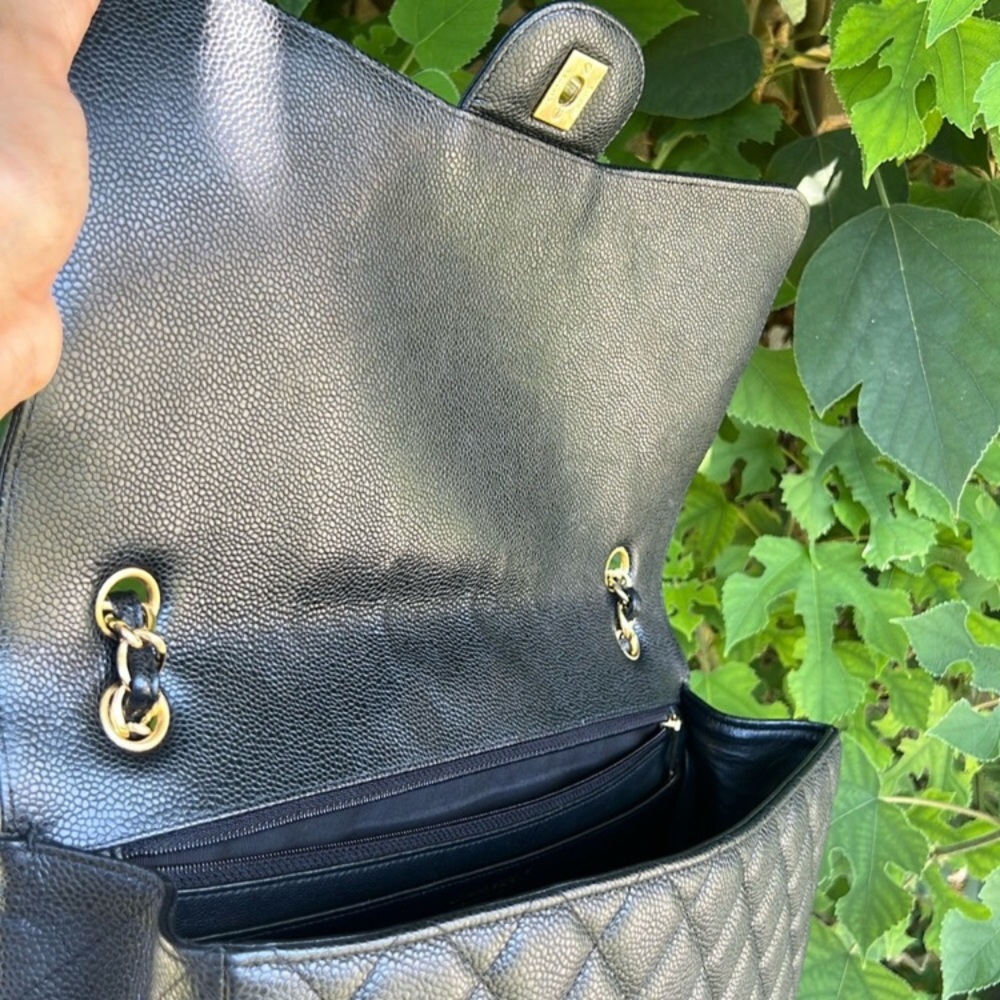 πβ¨ JUMBO β¨π CHANEL CAVIAR FLAP GOLD HARDWARE - Picture 4 of 15